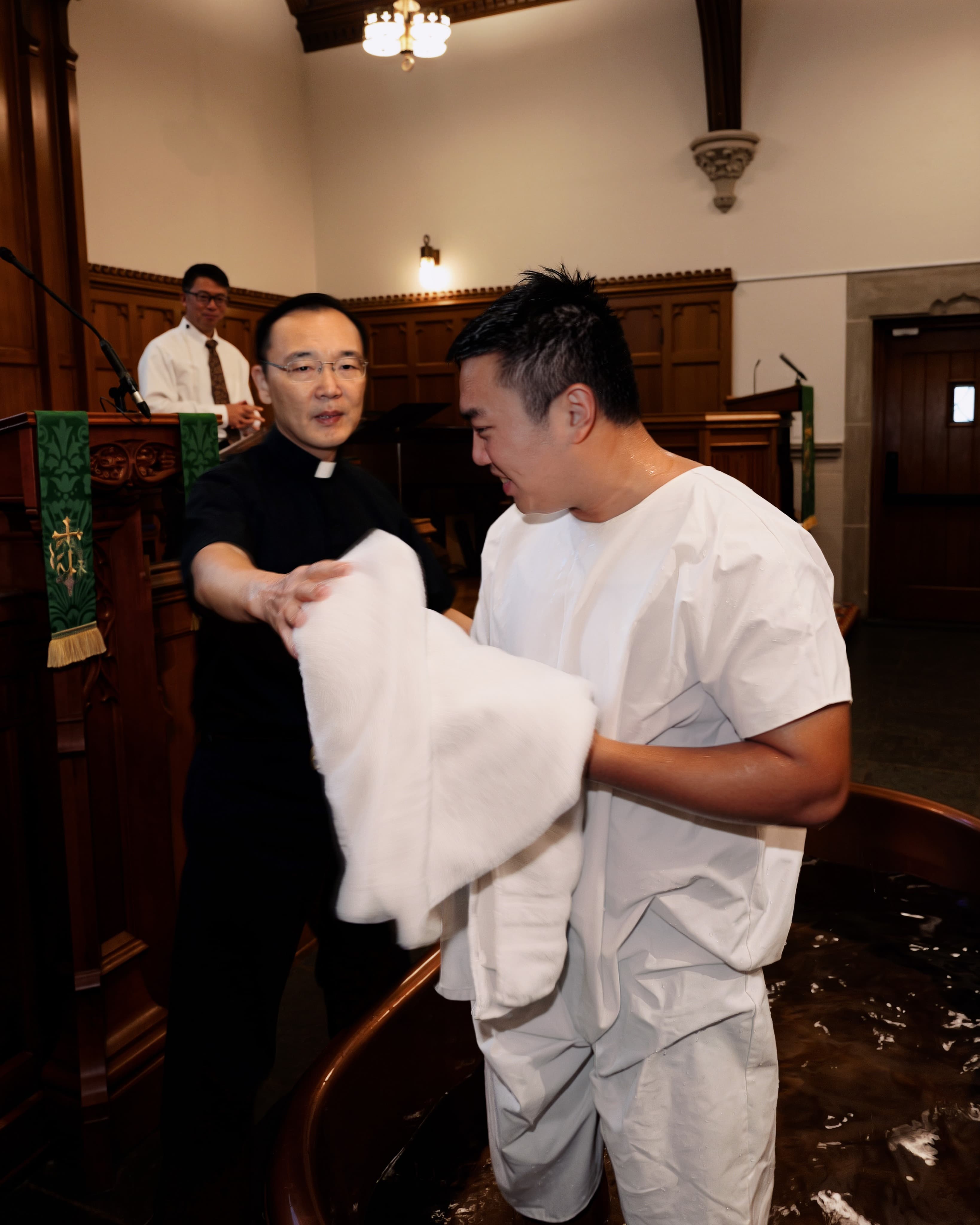 Edward 毅燾受洗

Ed妹妹Emily 畫了海藍教會

Matthew 5:8 Blessed are the pure in heart: for th