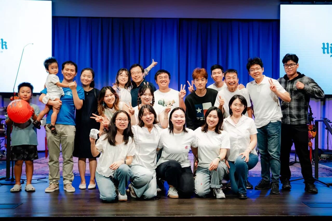🎵🎤活水合唱團 下台一鞠躬!感謝上帝讓我們可以一起在台上,用歌聲傳揚祂奇妙的愛❤️真是個難忘的中秋節🎑🥮 (最後一張是 Edward 妹妹隨手畫的海藍教